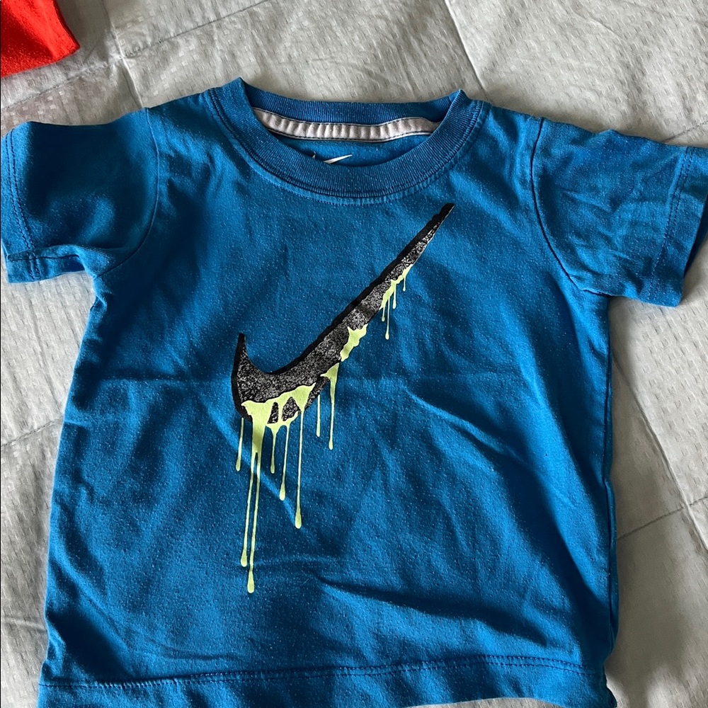Nike Kids' Multicolor T-Shirt/Shorts/One piece fleece Collection- 7 pieces total - Picture 5 of 9